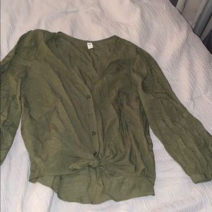 Cropped,long sleeve, olive green shirt